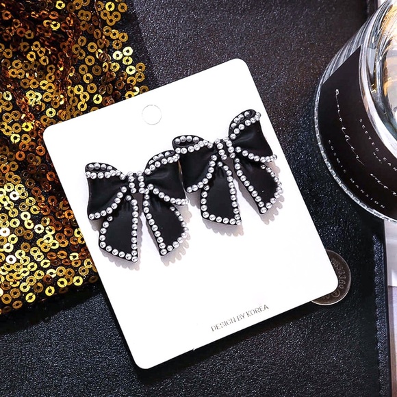GlitzBlitz Jewelry - Black Bows w/Mini Pearl Perimeter Stud Earrings